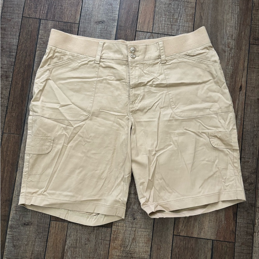 Lee Women’s Tan Cargo Shorts Relaxed Fit Mid Rise Cotton Blend